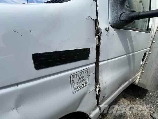 Ford E-350 Skriňová nadstavba