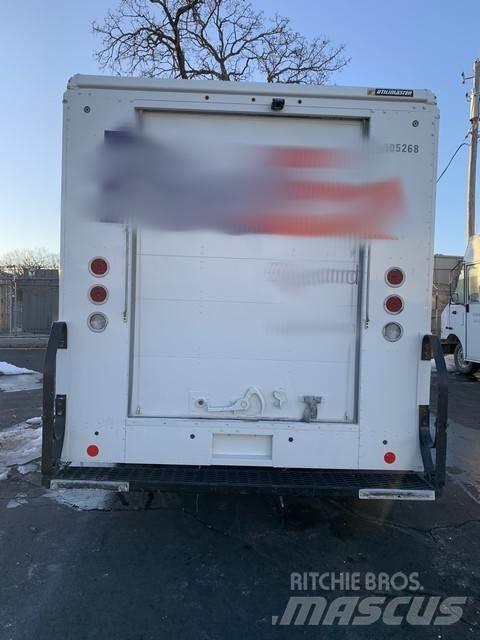 Ford E350 Skriňová nadstavba