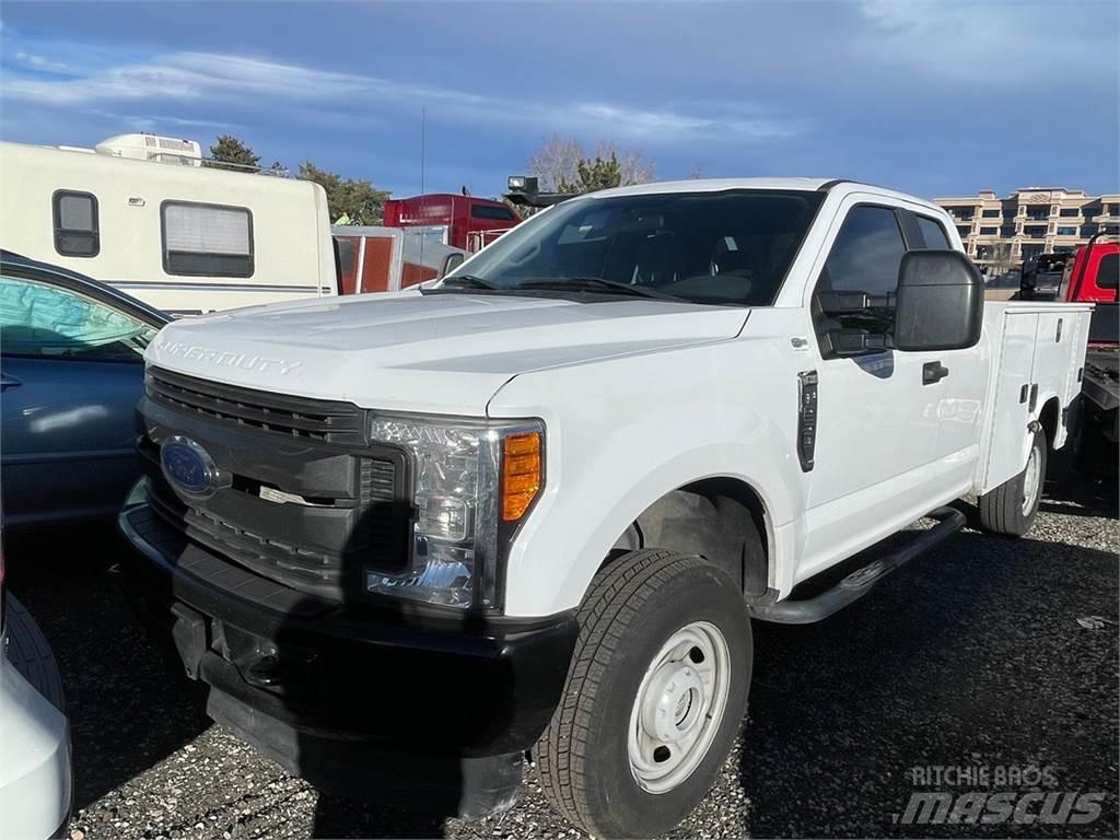 Ford F250 Vyslobodzovacie vozidlá
