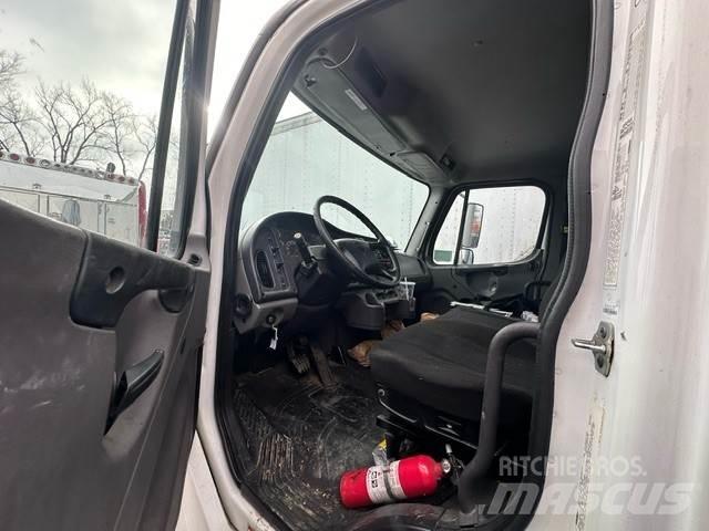 Freightliner M2 Skriňová nadstavba
