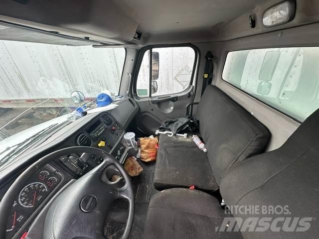 Freightliner M2 Skriňová nadstavba