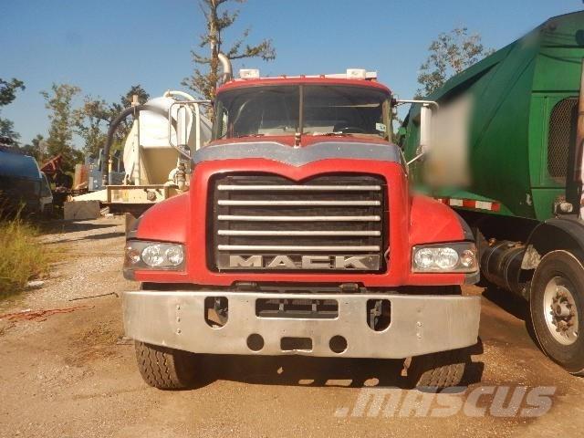 Mack GU713 Sklápače