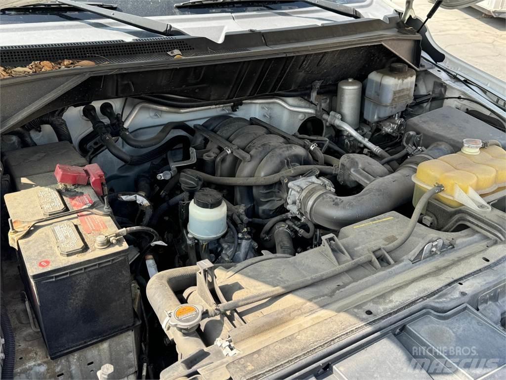 Nissan NV3500 HD Skriňová nadstavba