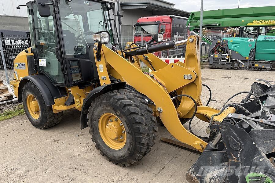 CAT 906 M Kolesové nakladače