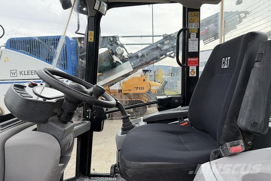 CAT 906 M Kolesové nakladače