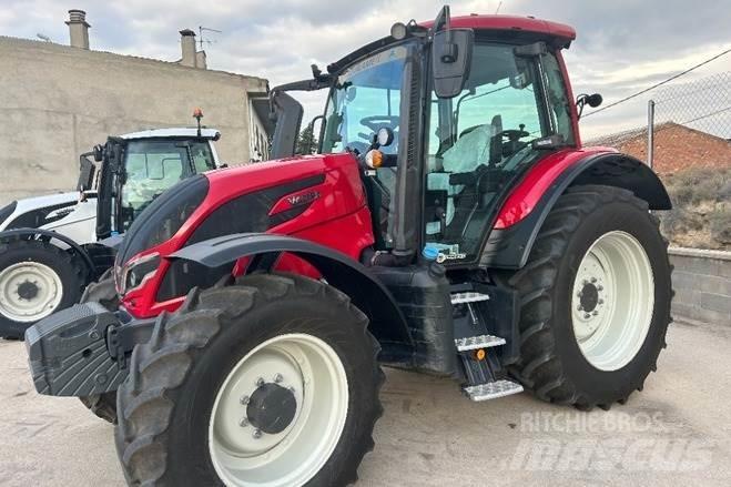 Valtra N135A Traktory