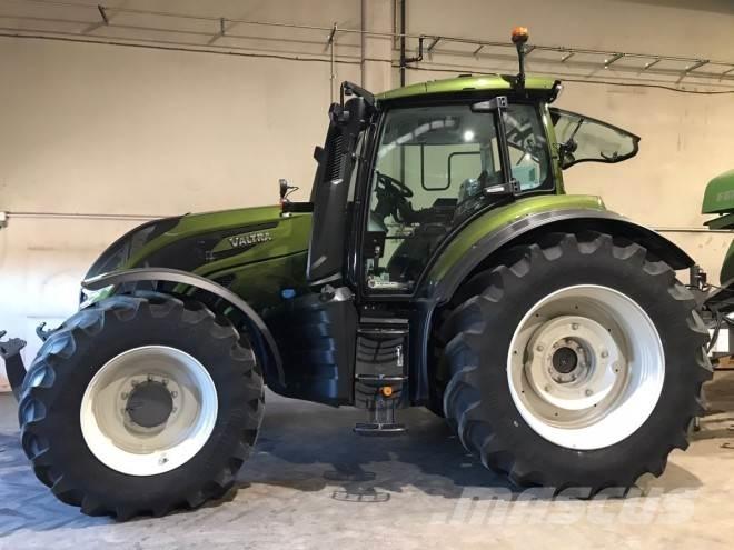 Valtra T235D Traktory