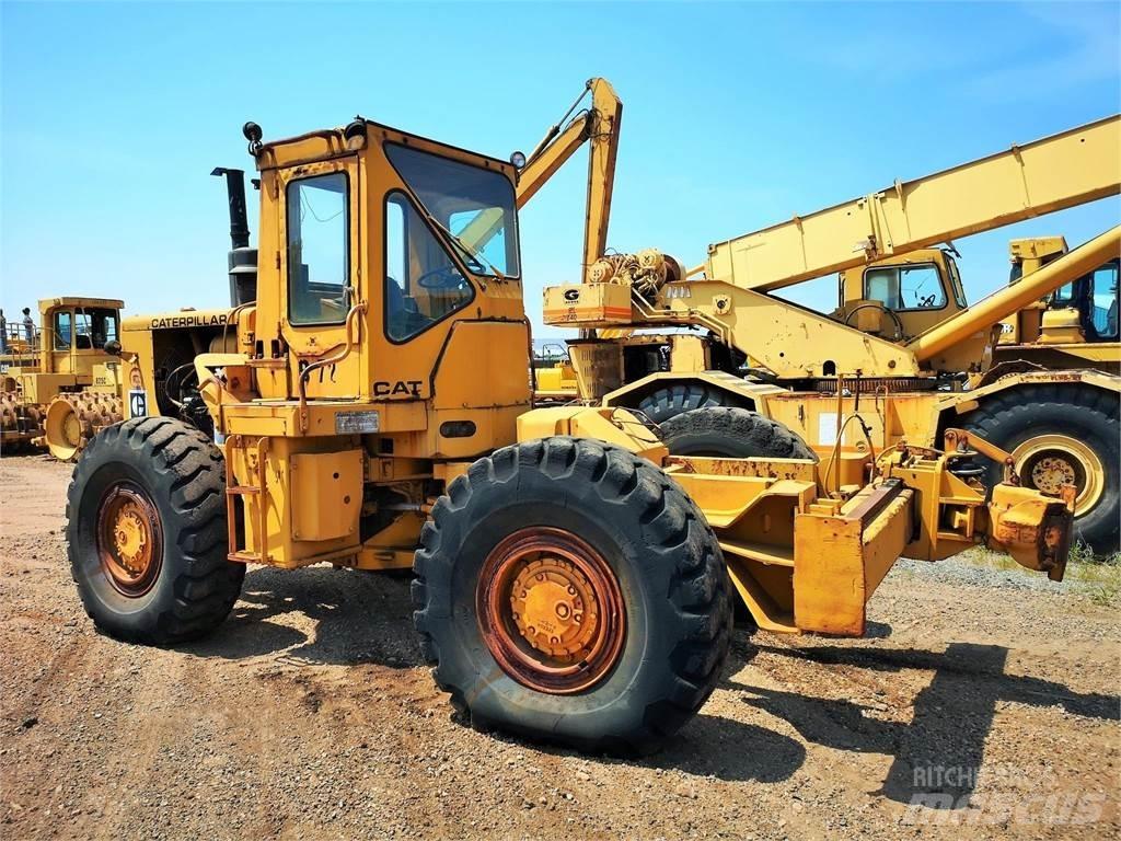 CAT 814 Kolesové nakladače