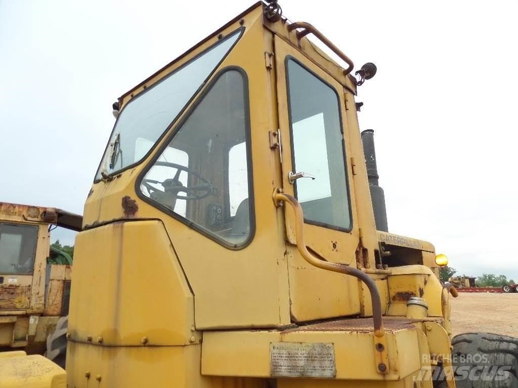 CAT 814 Kolesové nakladače