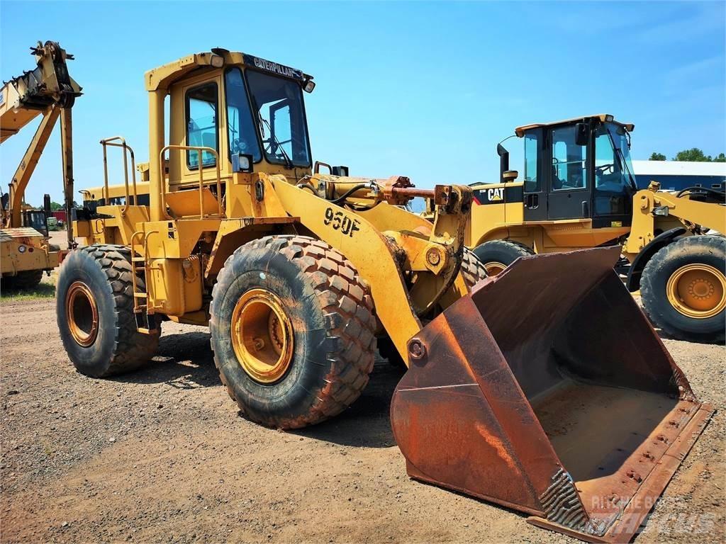 CAT 950F Kolesové nakladače
