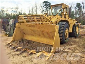 CAT 988 Kolesové nakladače