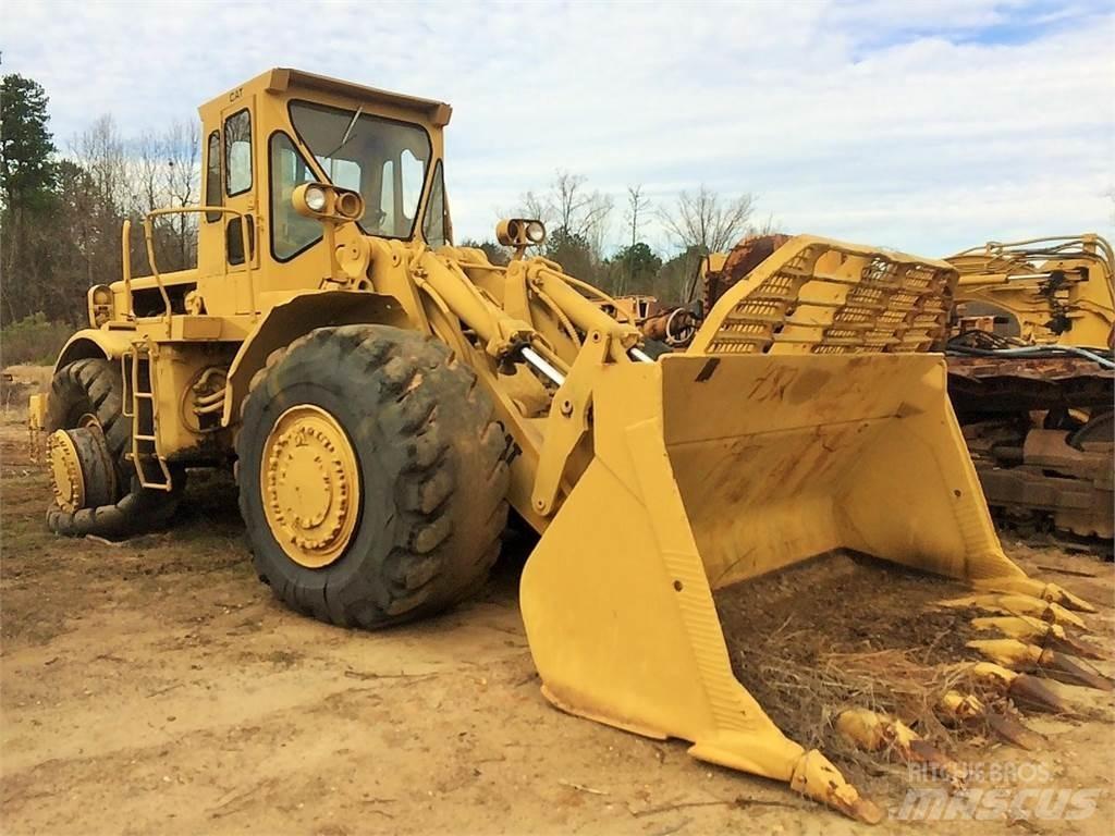 CAT 988 Kolesové nakladače