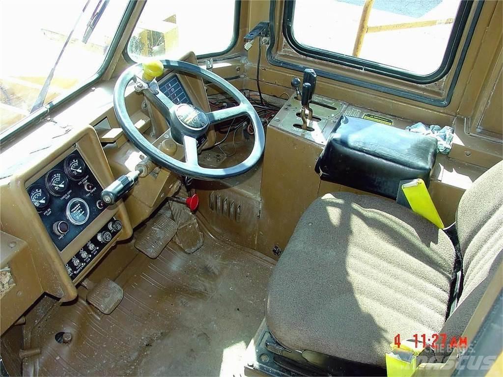 CAT 988B Kolesové nakladače