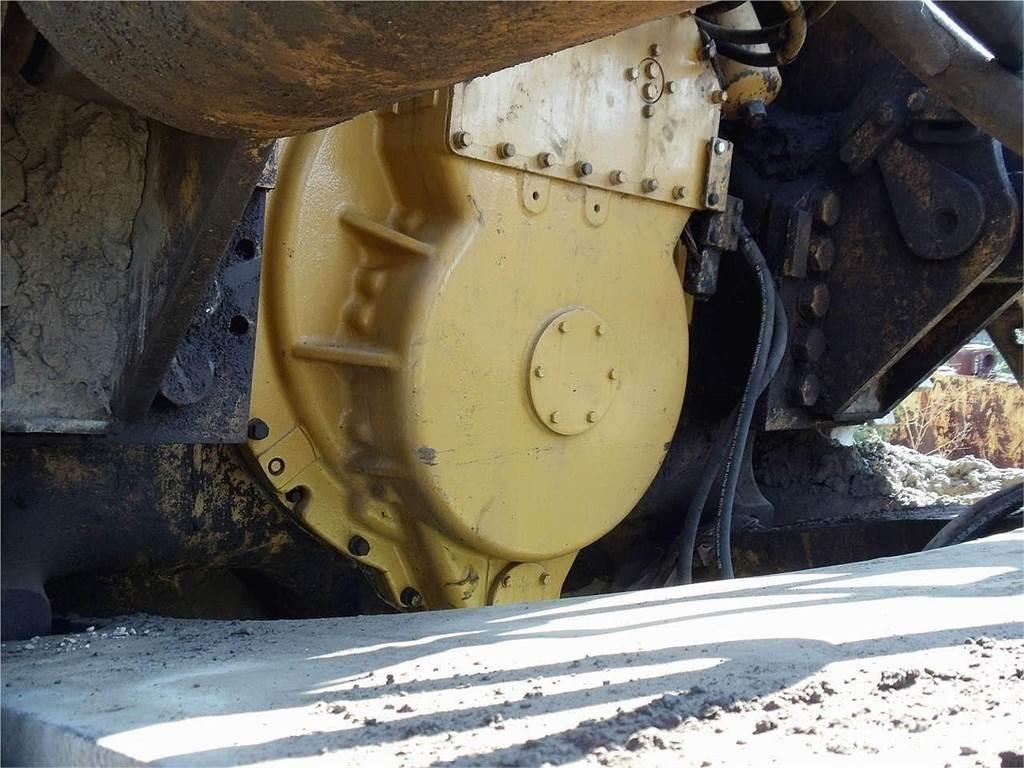 CAT D10N Pásové dozéry