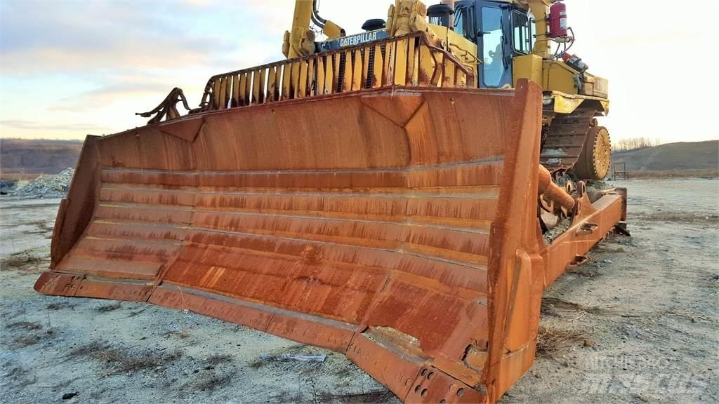 CAT D11R Pásové dozéry