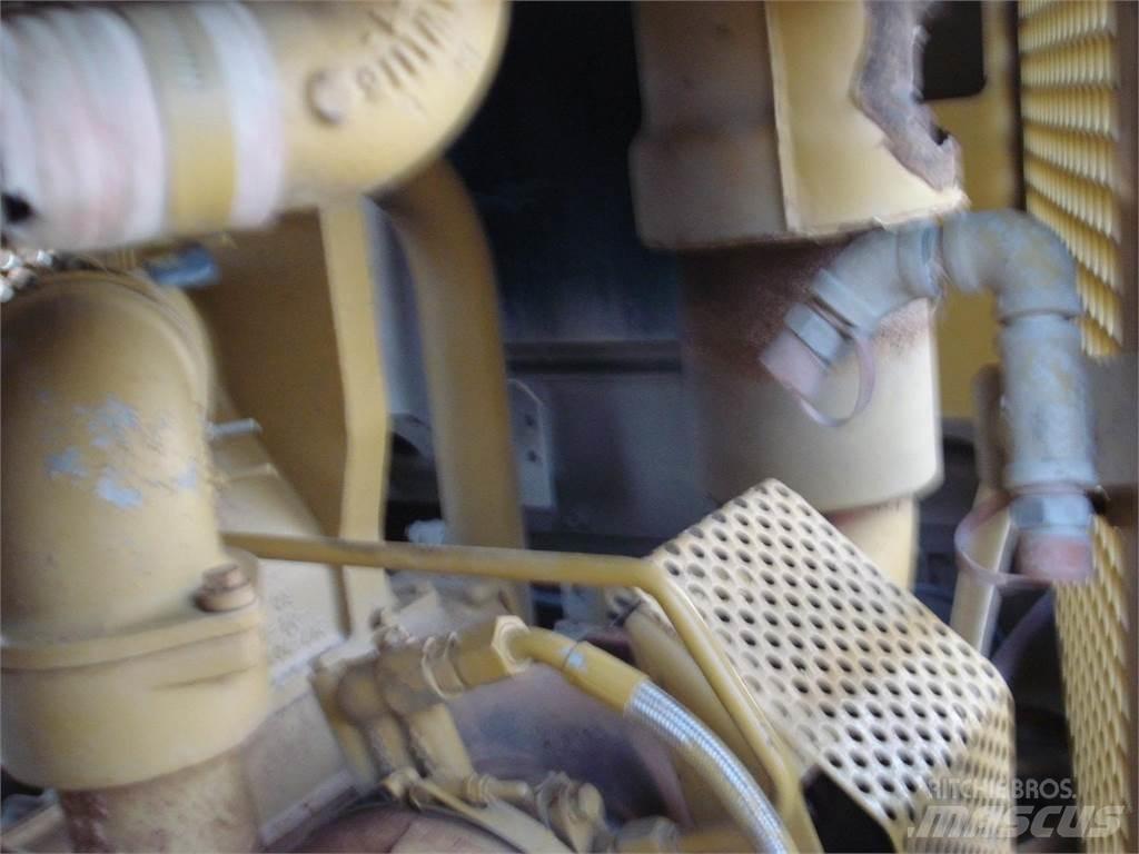 CAT D11R Pásové dozéry