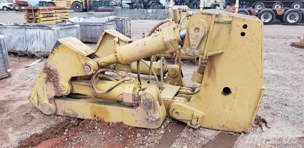 CAT D8R Rozrývače