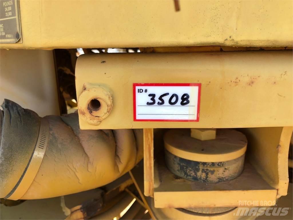 CAT IT18B Kolesové nakladače