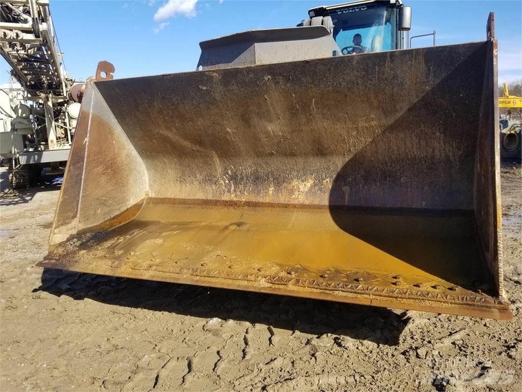 Volvo L180F Kolesové nakladače