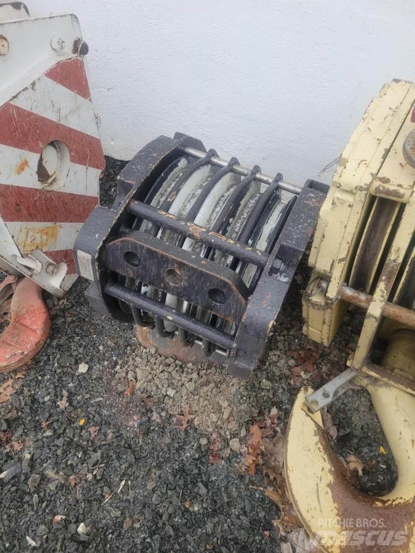 Liebherr  Diely a zariadenia žeriavov
