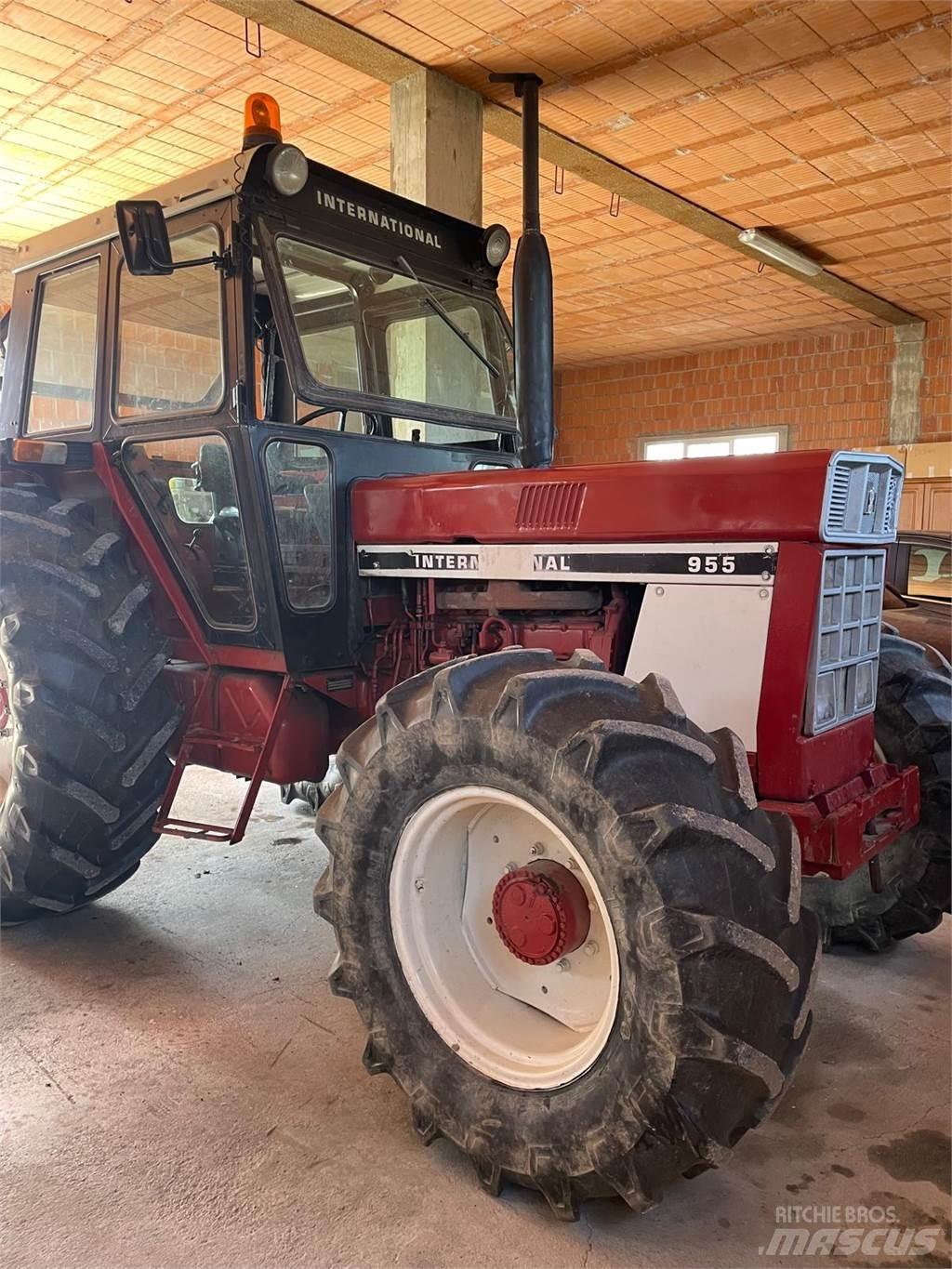 International 955 Traktory