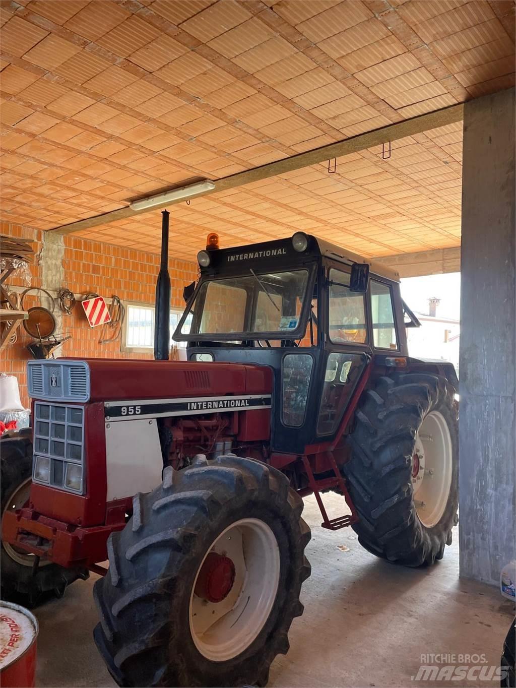 International 955 Traktory