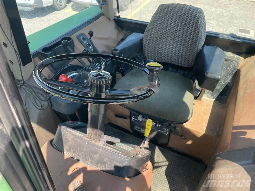 John Deere 4955 Traktory