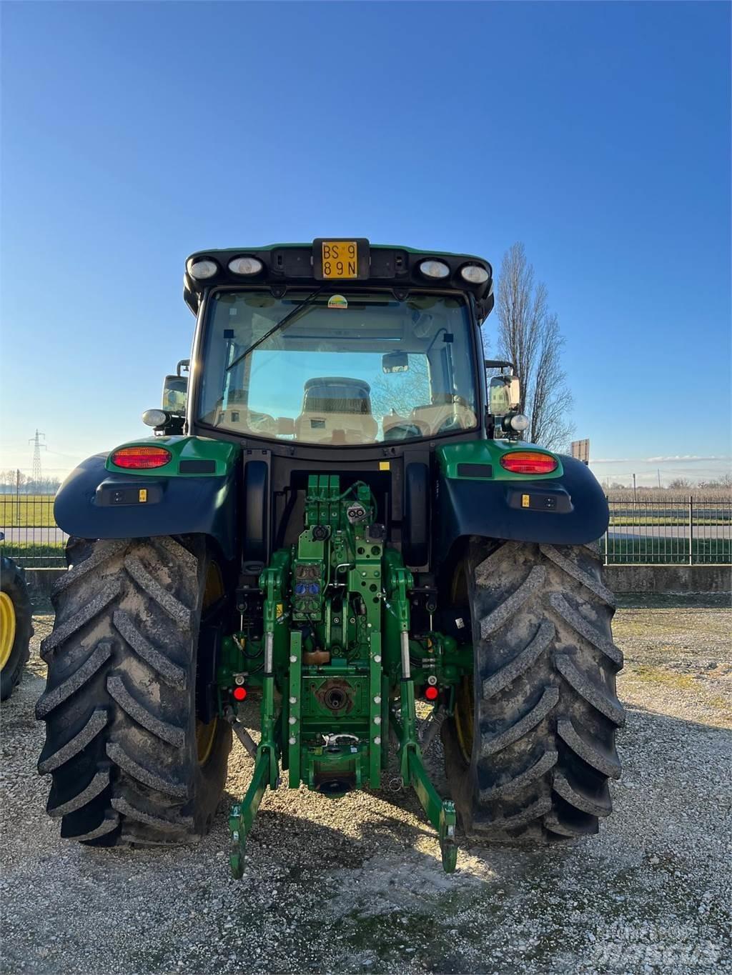 John Deere 6110 R Traktory