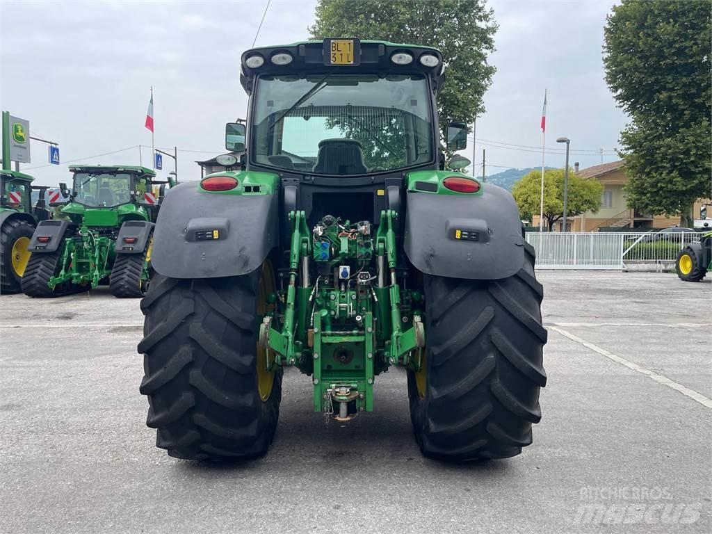 John Deere 6210 R Traktory