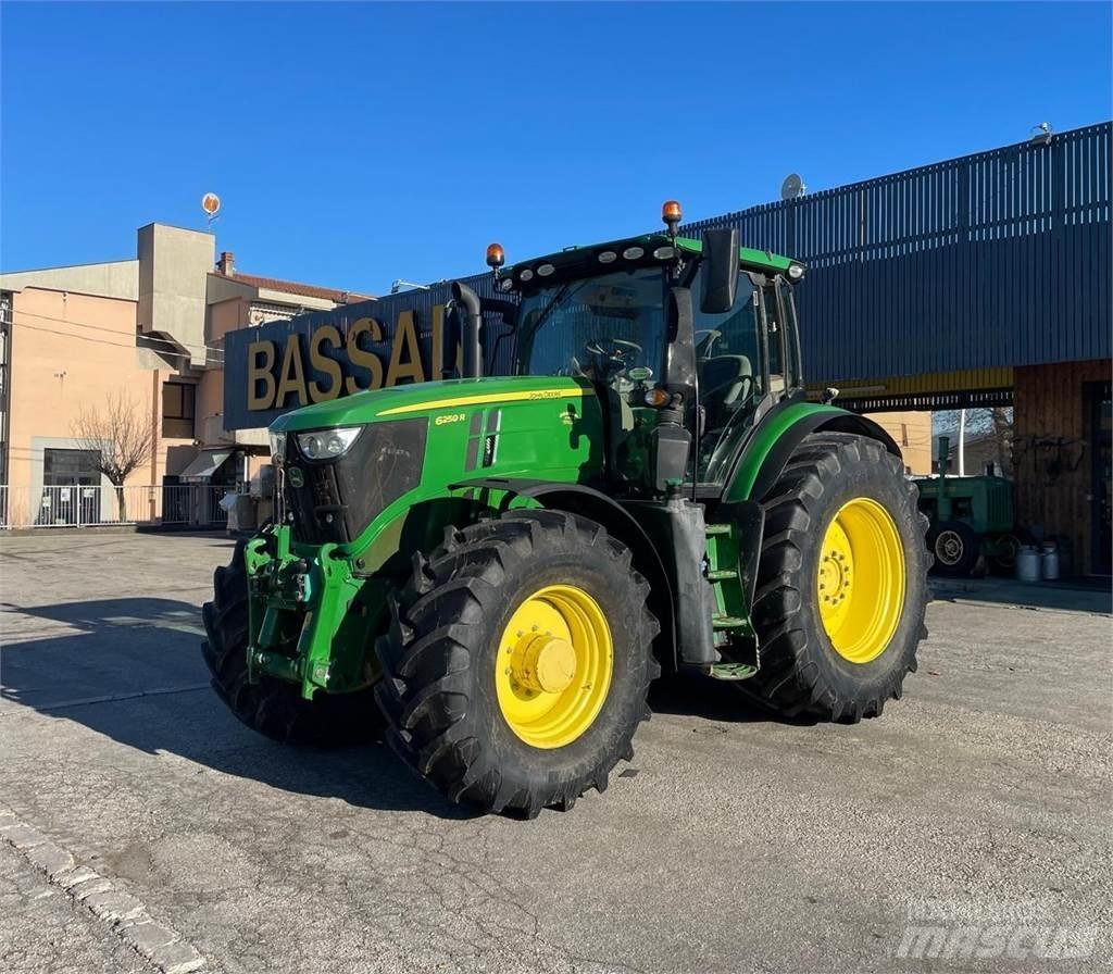 John Deere 6250 R Traktory