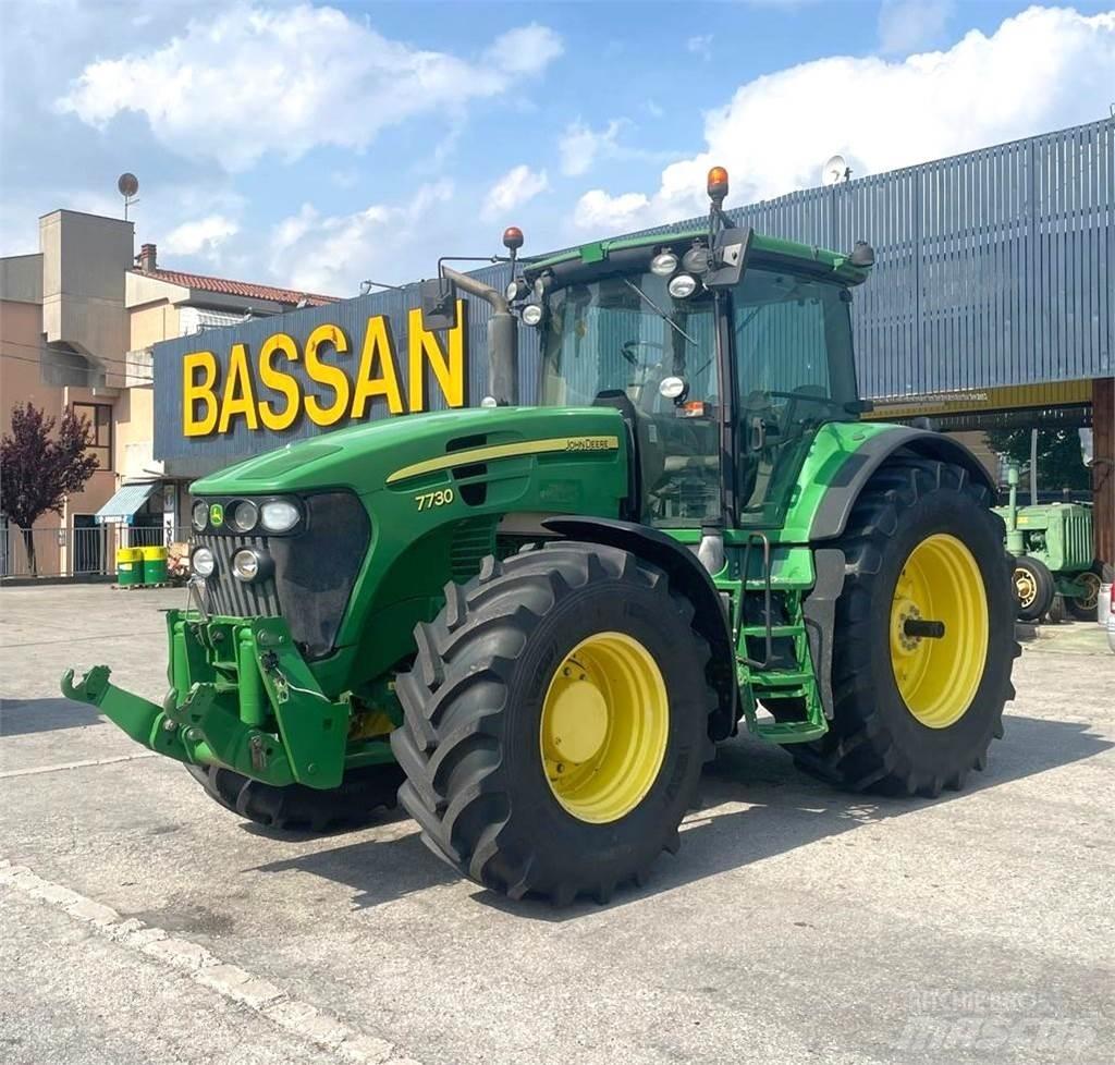 John Deere 7730 Traktory