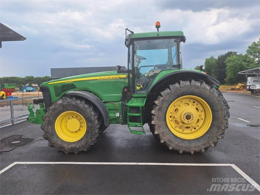 John Deere 8320 Traktory