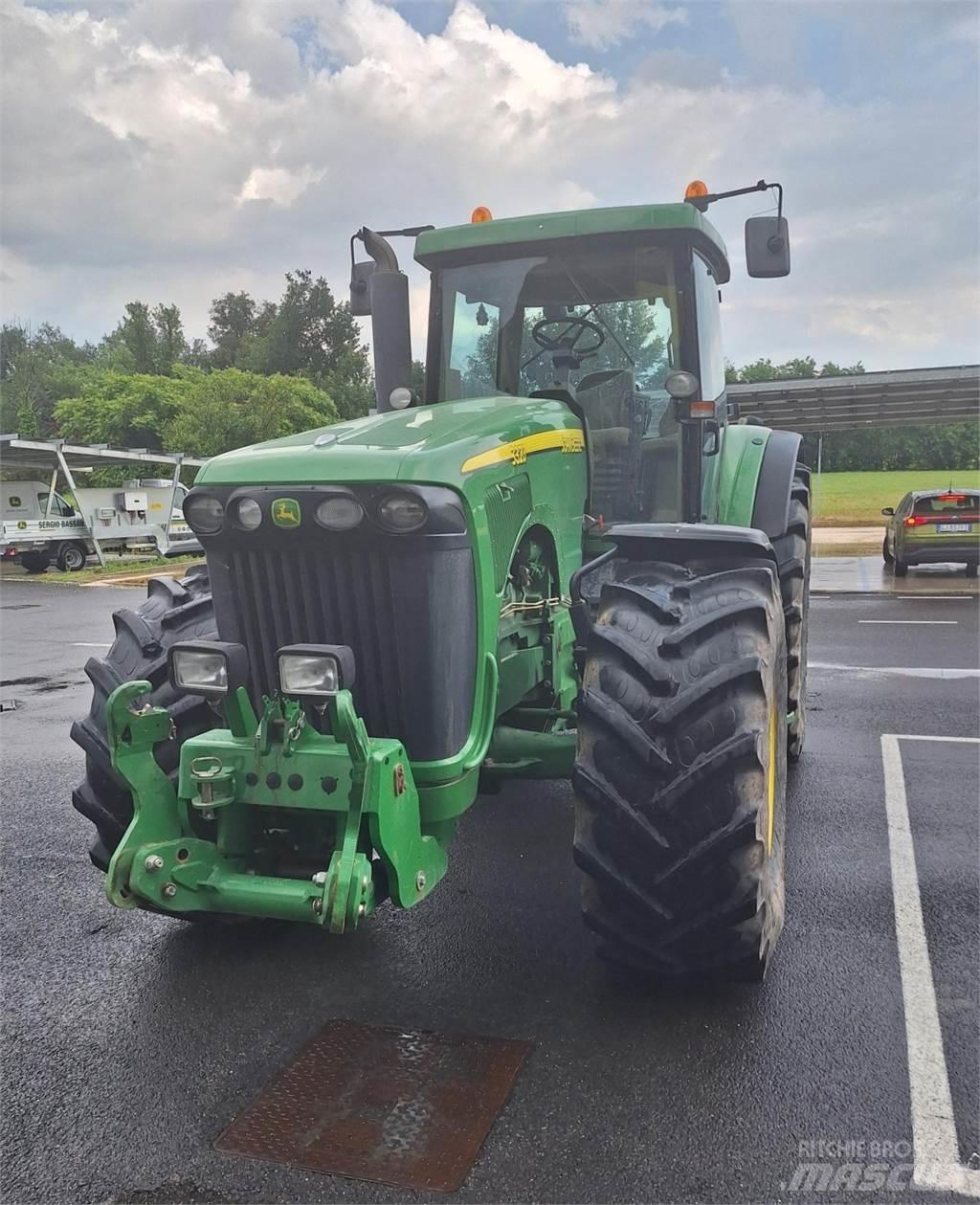 John Deere 8320 Traktory
