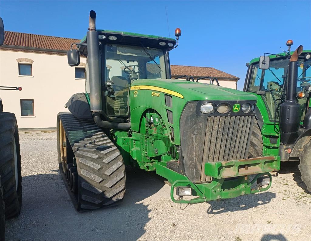 John Deere 8320 RT Traktory