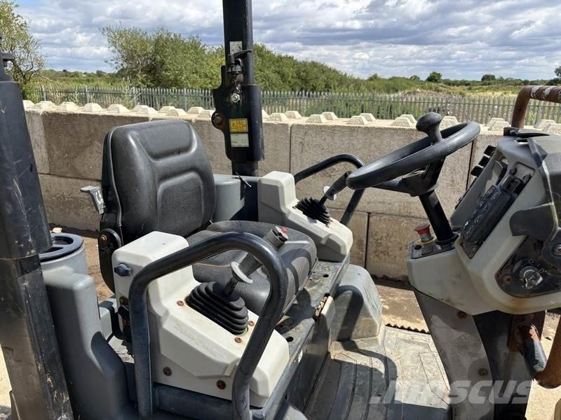 CAT CB24 B Tandemové valce