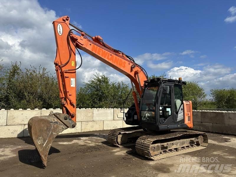 Hitachi ZX135 Pásové rýpadlá