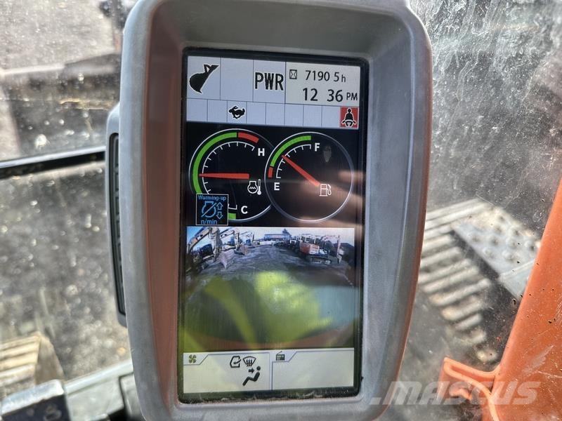 Hitachi ZX135 Pásové rýpadlá