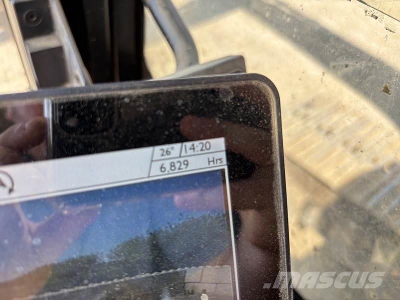 JCB 220X L 4F Pásové rýpadlá