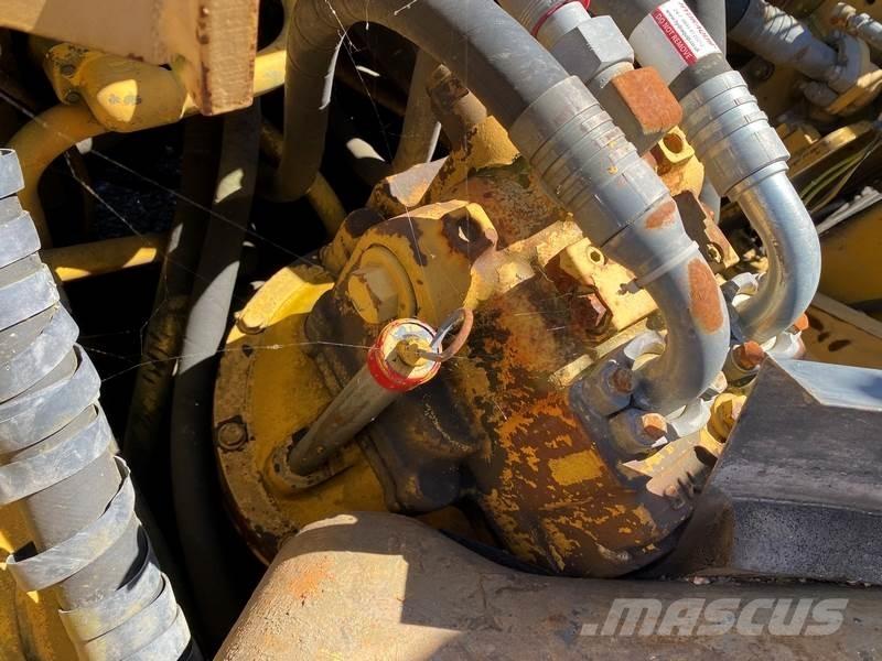 Komatsu PC450LC-8 Pásové rýpadlá