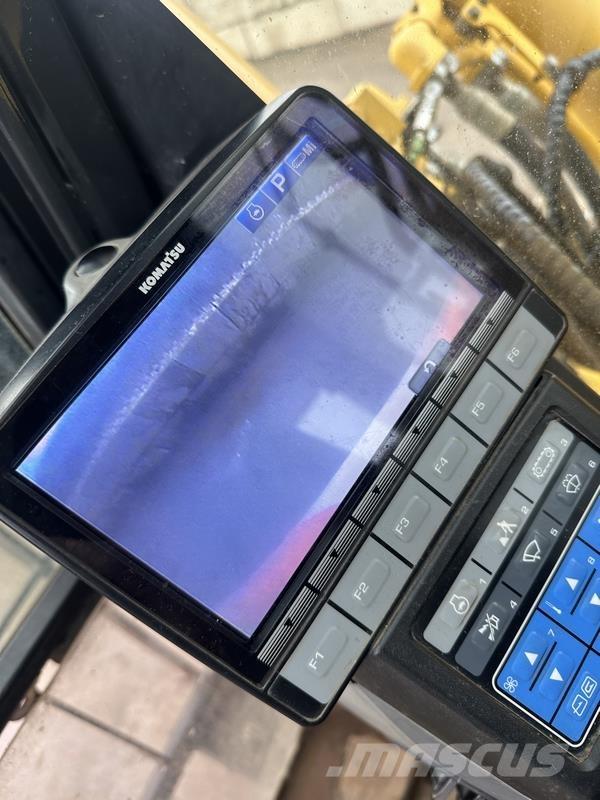 Komatsu PC490 LC-10 Pásové rýpadlá