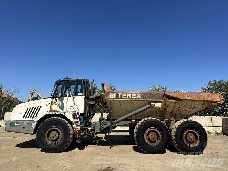 Terex TA250 Kĺbové nákladné autá