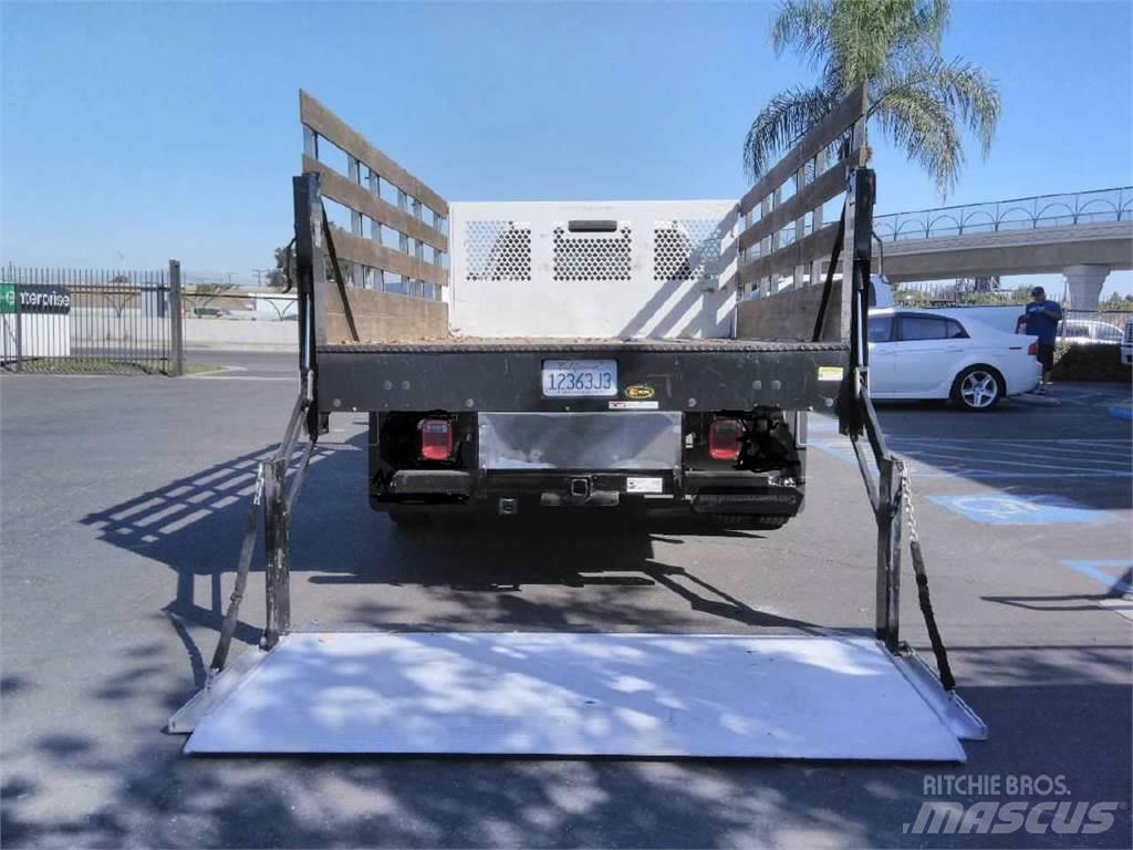 Ford F550 CREW CAB 4 Skriňová nadstavba