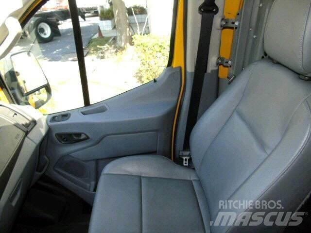 Ford TRANSIT 250 CAR Skriňová nadstavba