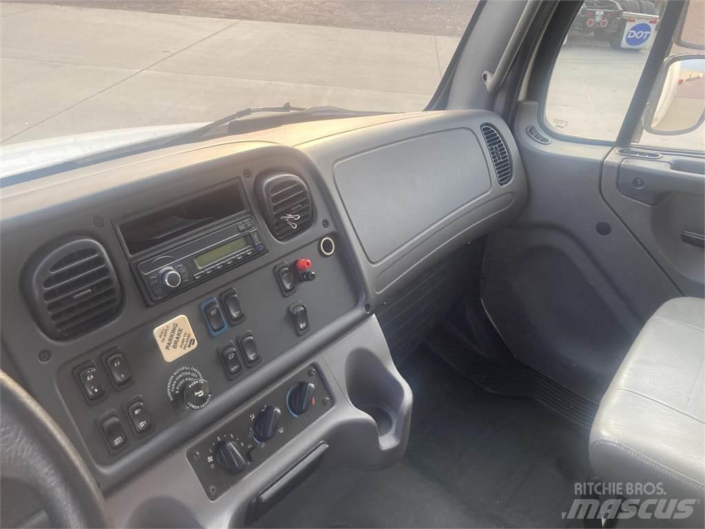 Freightliner M2 106 Nákladné vozidlá bez nadstavby