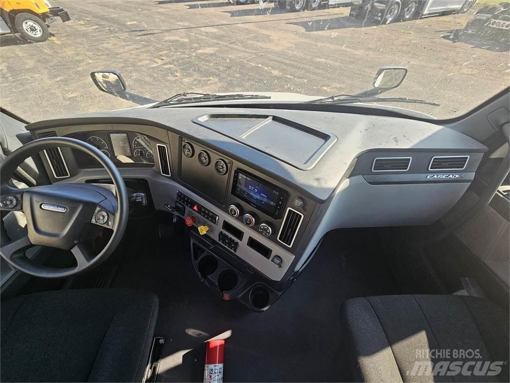 Freightliner PE116 Ťahače