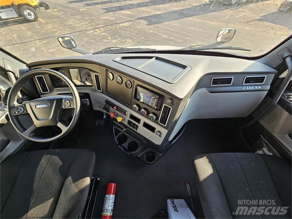 Freightliner PE116DC Ťahače