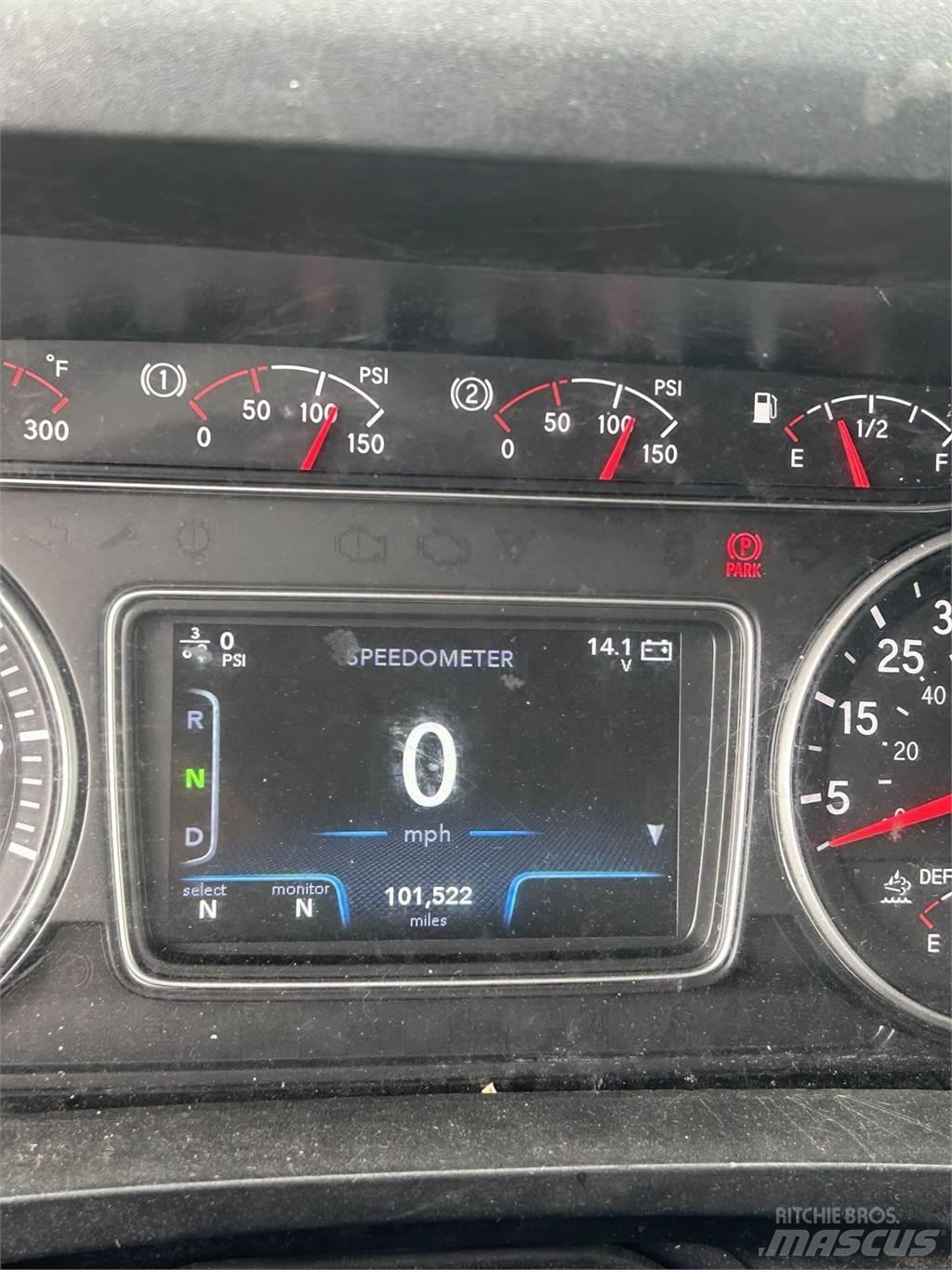 International 4300 Skriňová nadstavba