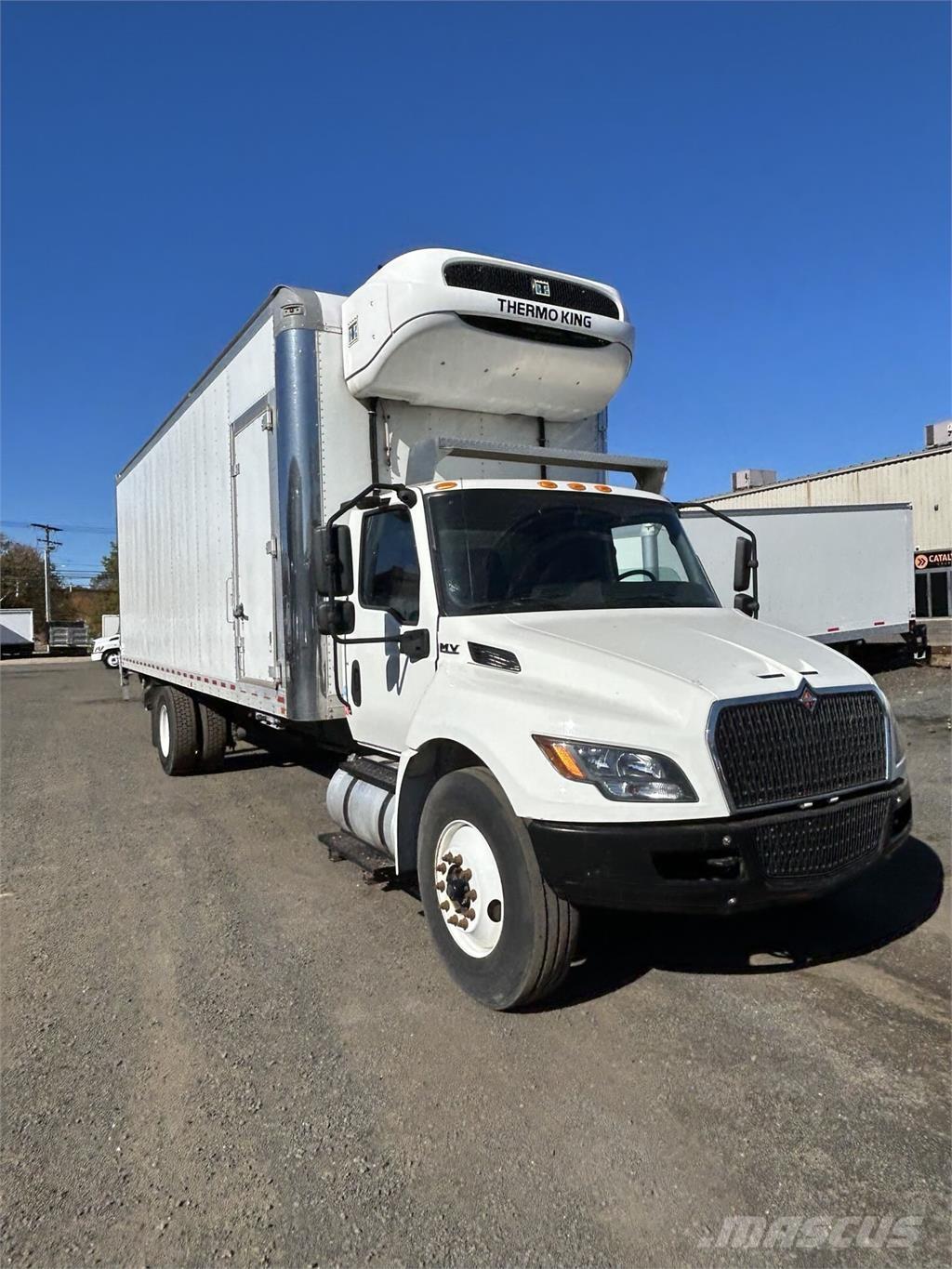 International MV607 Skriňová nadstavba