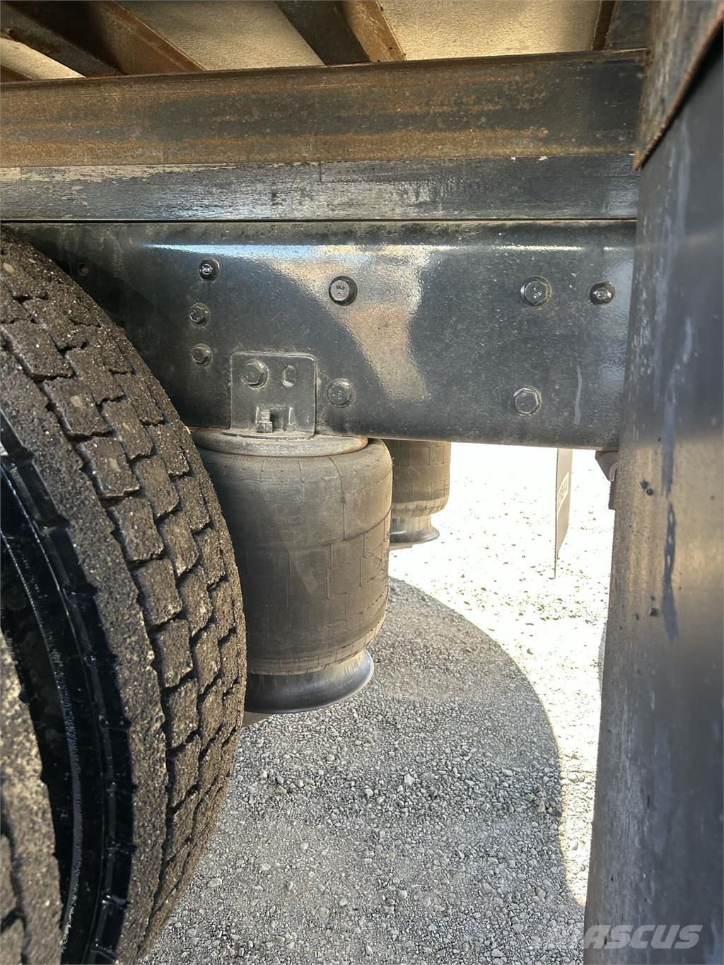 International MV607 Skriňová nadstavba