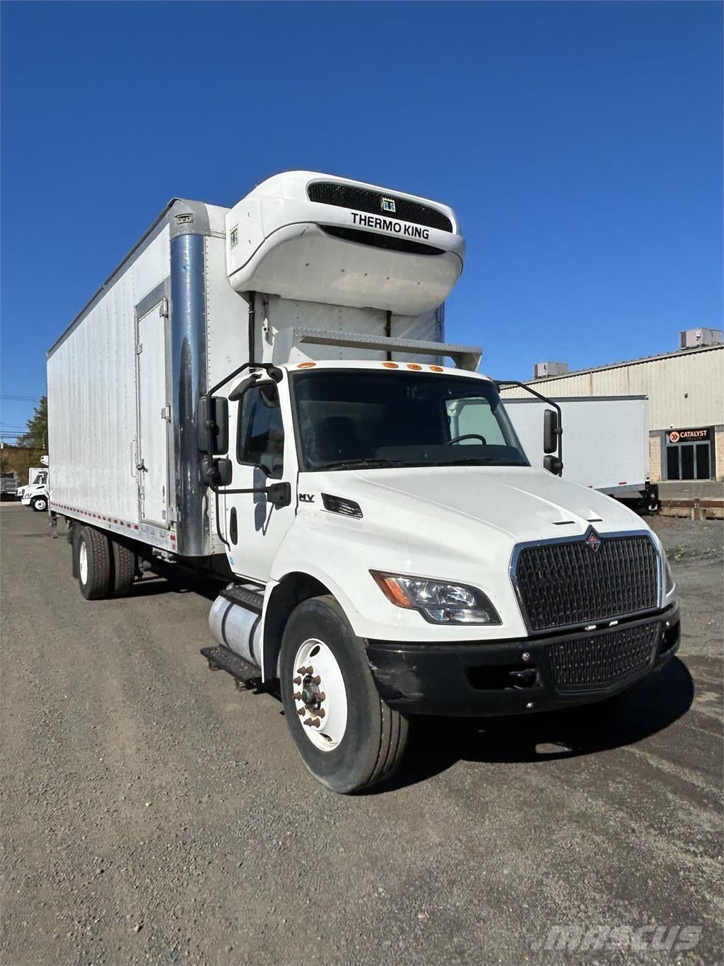 International MV607 Skriňová nadstavba